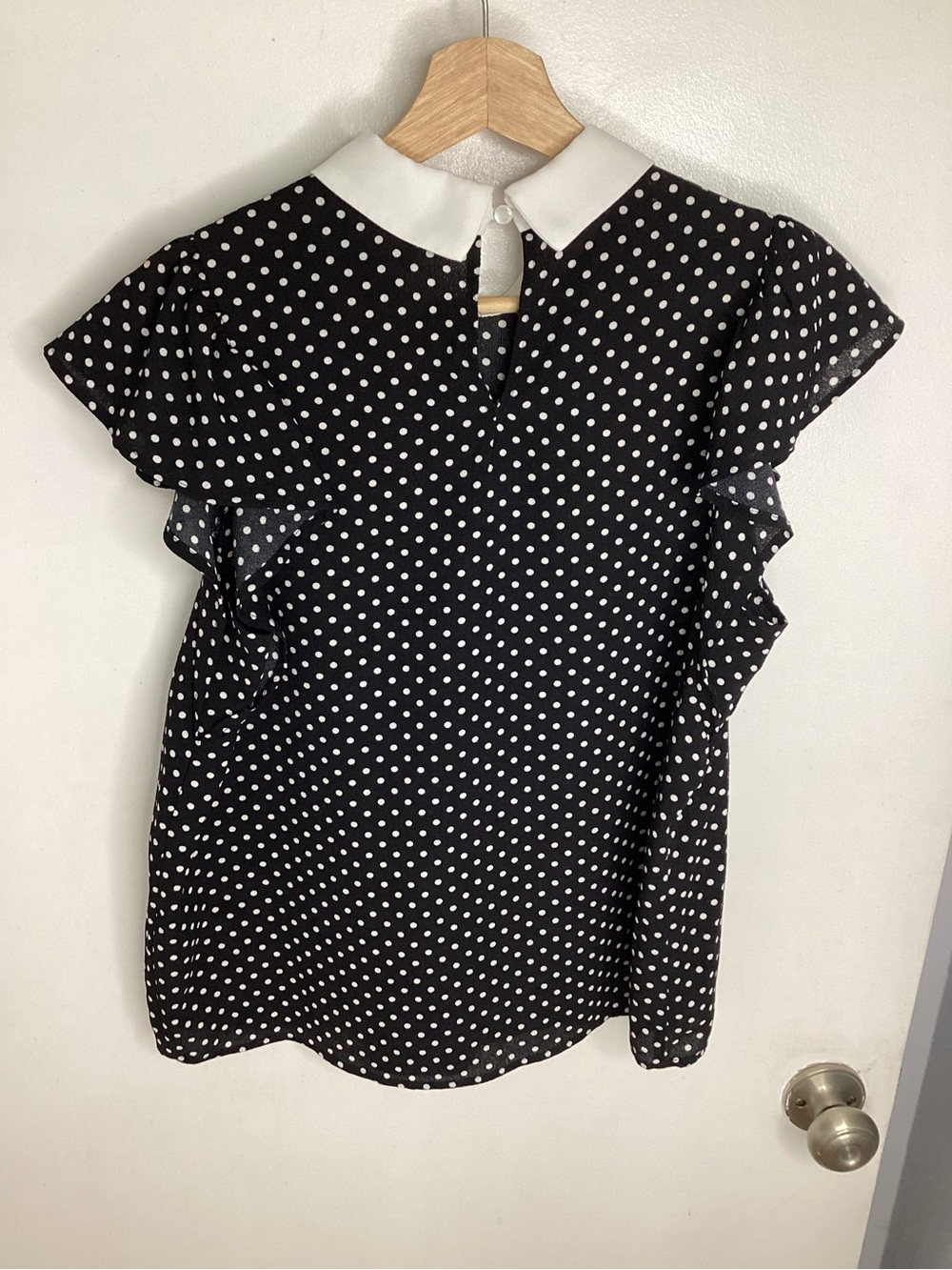 NWOT Black Polka Dot Ruffle Sleeve Blouse with White Peter Pan Collar L - Picture 7 of 10